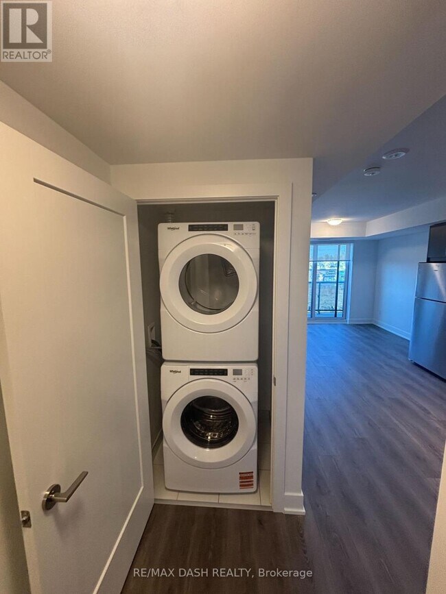 Photo du bâtiment - 2545-2545 Simcoe St N