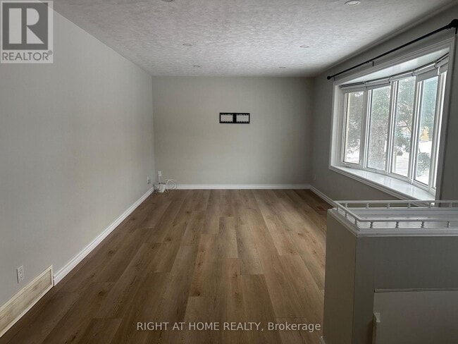 Photo du bâtiment - 5 Parkway Crescent