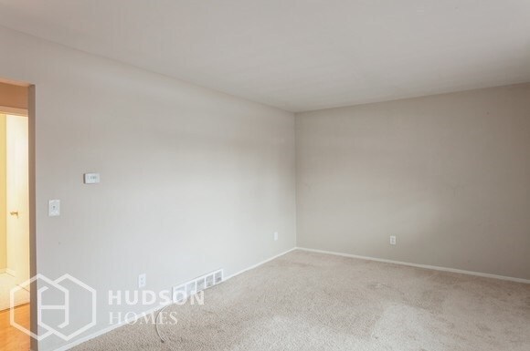 Building Photo - 13 Par Cir
