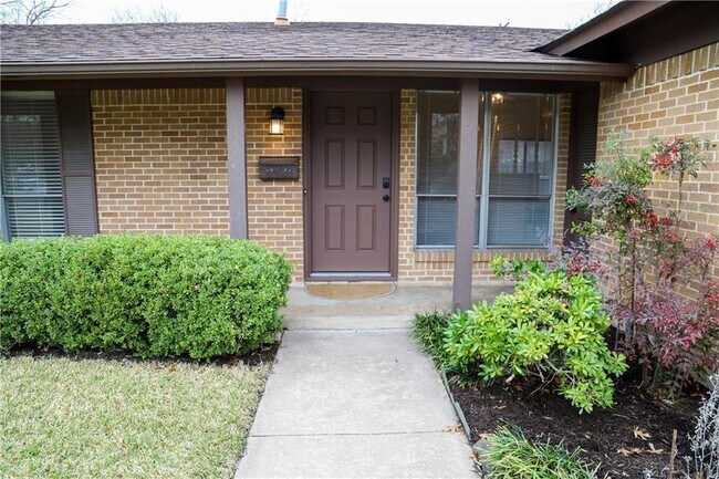 Foto del edificio - 8402 Stillwood Ln