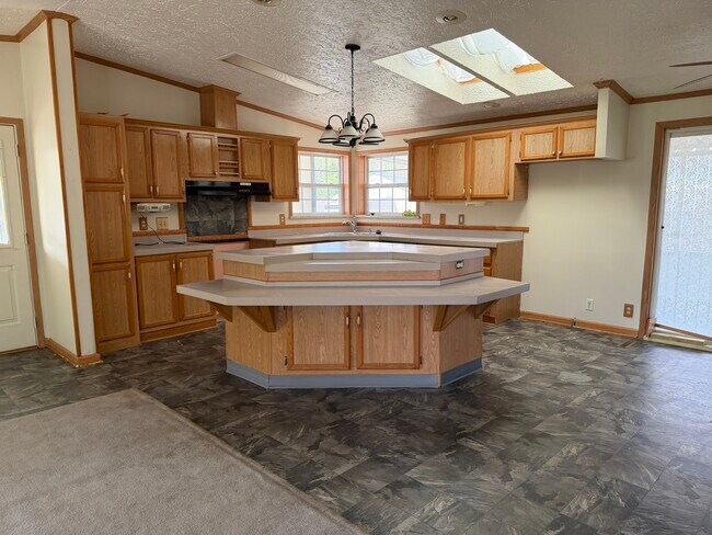 Building Photo - 201 Black Pine Blvd