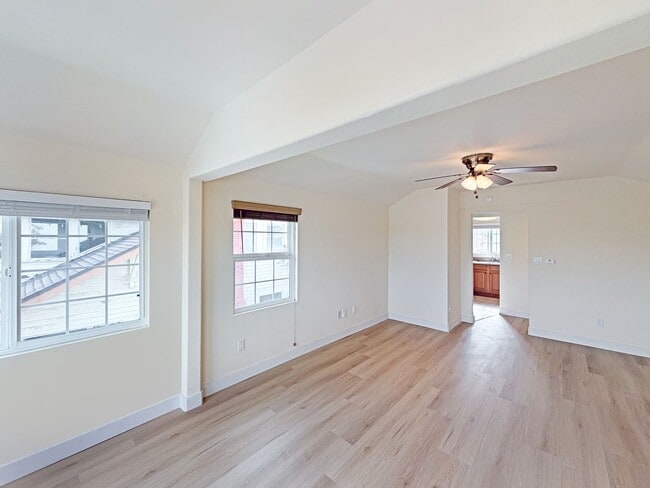 Building Photo - SD: Bright 2BD/2BA Unit in University Heights with A/C, In-Unit Laundry & 1 Reserved Parking