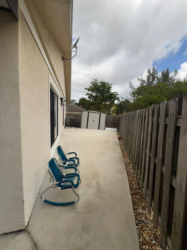 Building Photo - 8140 SW 24th Pl