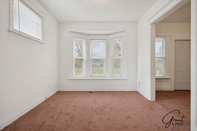 Foto del edificio - $1200 3 bedrooms