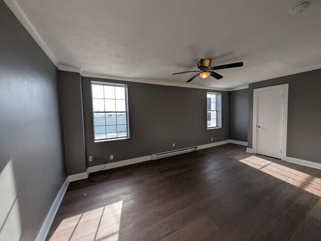 Foto del edificio - 56 1/2 W Main St-B