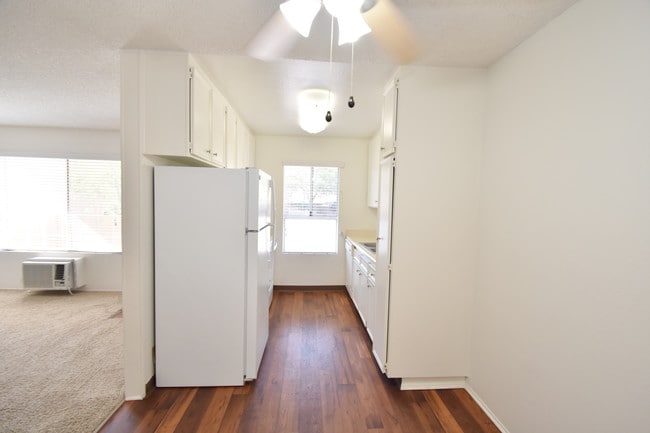 Foto del edificio - Parkview Poway Apartments | Comfortable Li...