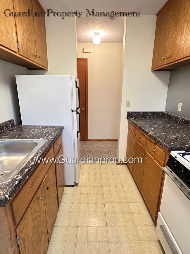 Foto del edificio - Richfield Second Level Apartment, Heat Pai...