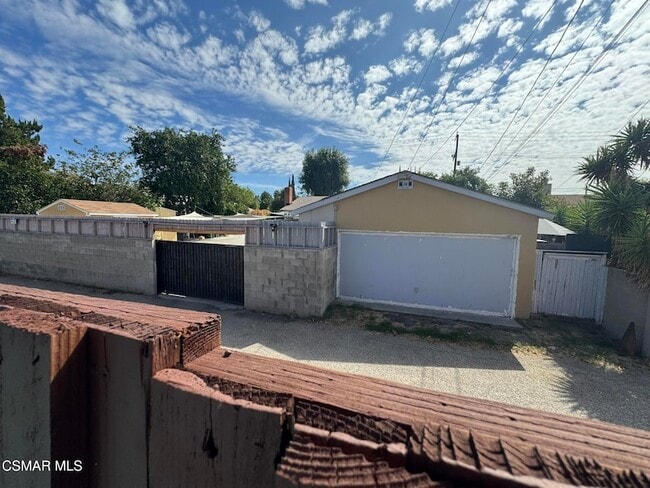 Foto del edificio - 22630 Gilmore St