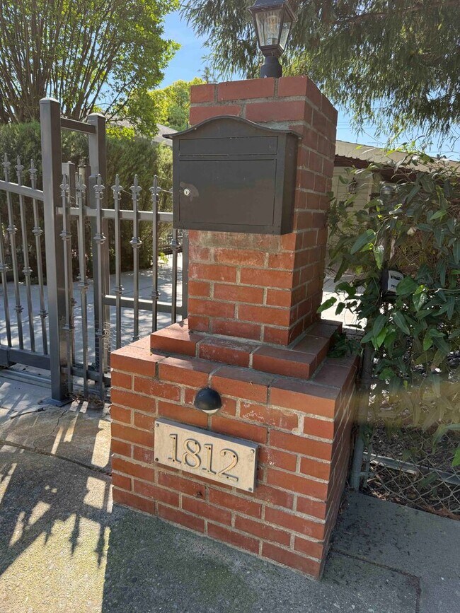 Foto del edificio - Charming Land Park 2 Bedroom