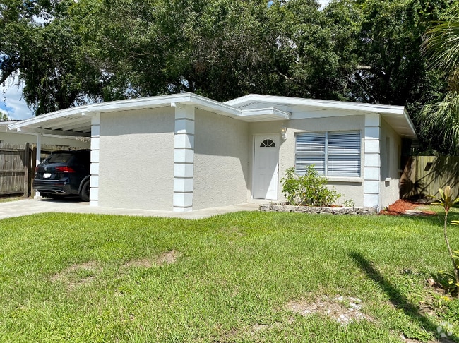 Building Photo - 2932 N Orange Ave