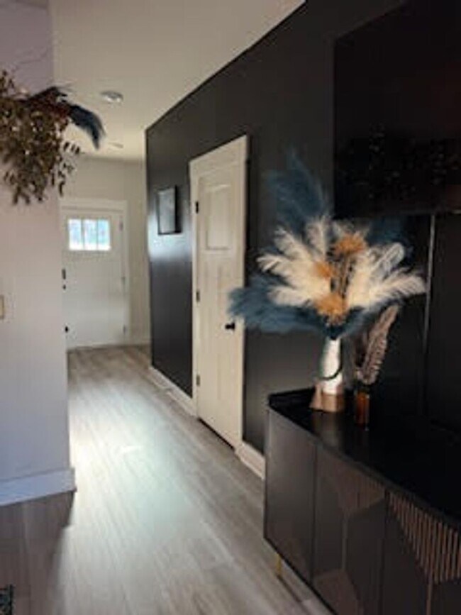 Building Photo - 3 Bed, 2.5 Bath Townhome Available in Greenville