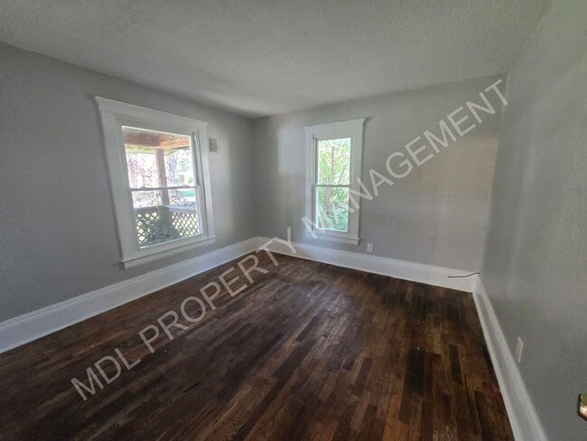 Building Photo - 3-Bedroom Home in Saginaw
