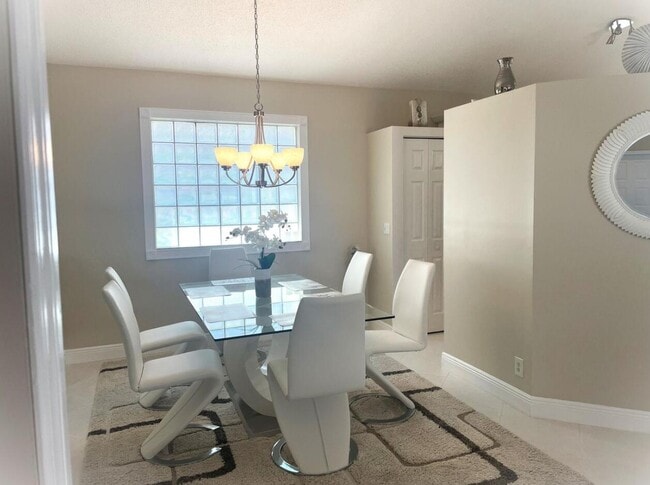 Foto del edificio - 9731 Cherry Blossom Ct
