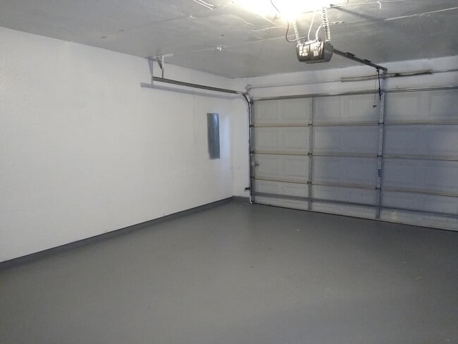 Building Photo - 2819 Cottonwood Ln