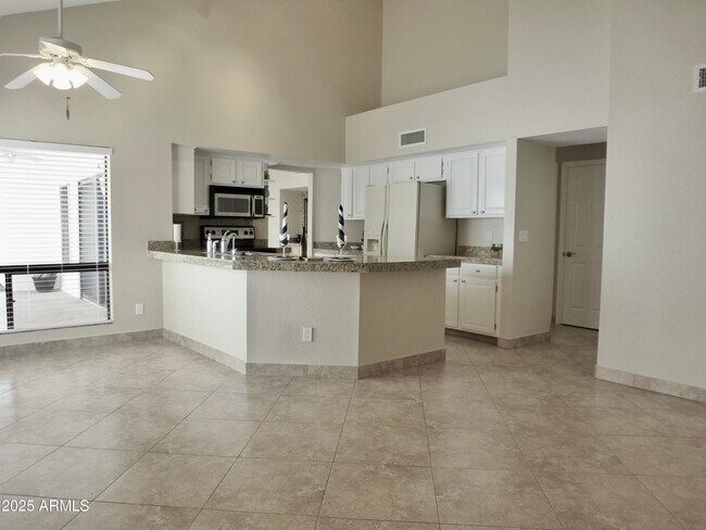 Building Photo - 10053 E San Bernardo Dr
