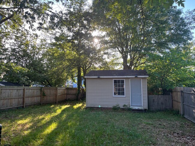 Foto del edificio - 820 Pine View Ln