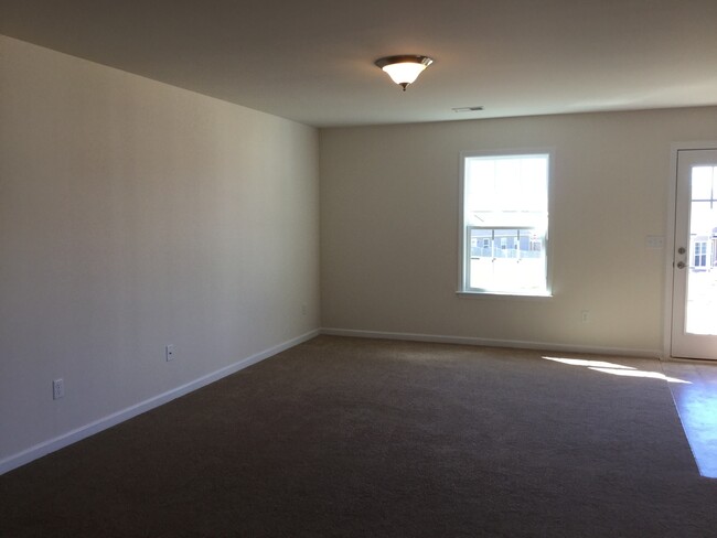 Building Photo - 4 Bed 2 bath in Riverstone Community!!
