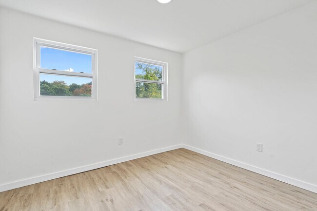 Building Photo - Beautiful Morningside 3 bed 2 bath - compl...