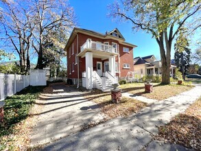 Building Photo - 122 McEwan Ave