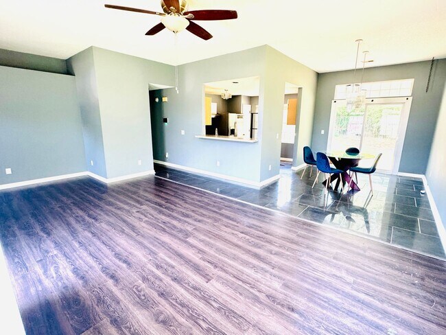 Building Photo - NE columbia! 3/2 home will not last long!