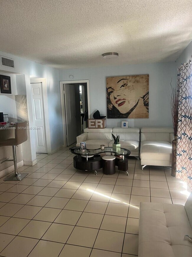 Foto del edificio - 590 NW 114th Ave