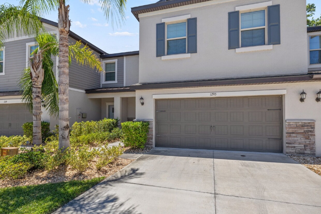 "Spacious 4-Bed Oasis with Granite Charm in Lutz!"In a gated community with 2 Cars garage - "Spacious 4-Bed Oasis with Granite Charm in Lutz!"In a gated community with 2 Cars garage