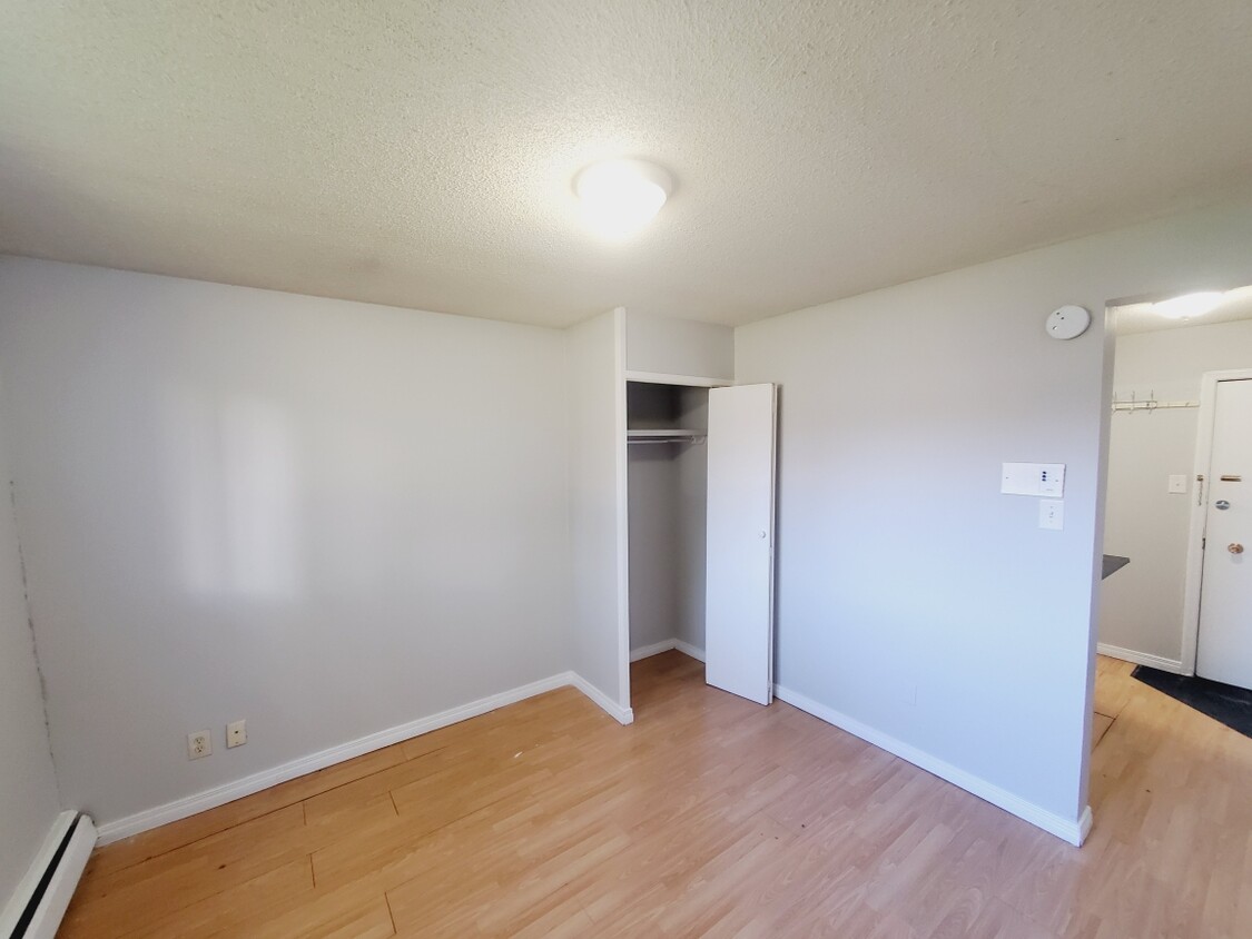 Photo principale - 10140-10156 156 St NW