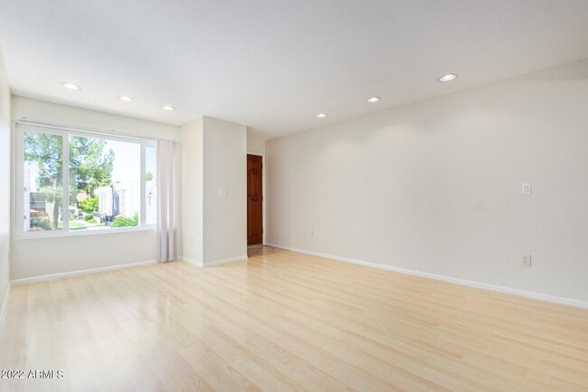 Photo - 1927 E Hampton Ave Apartment