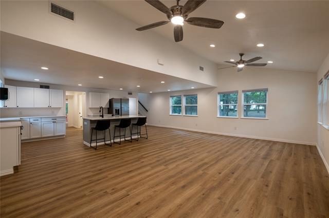Building Photo - 7306 Lakeview Dr
