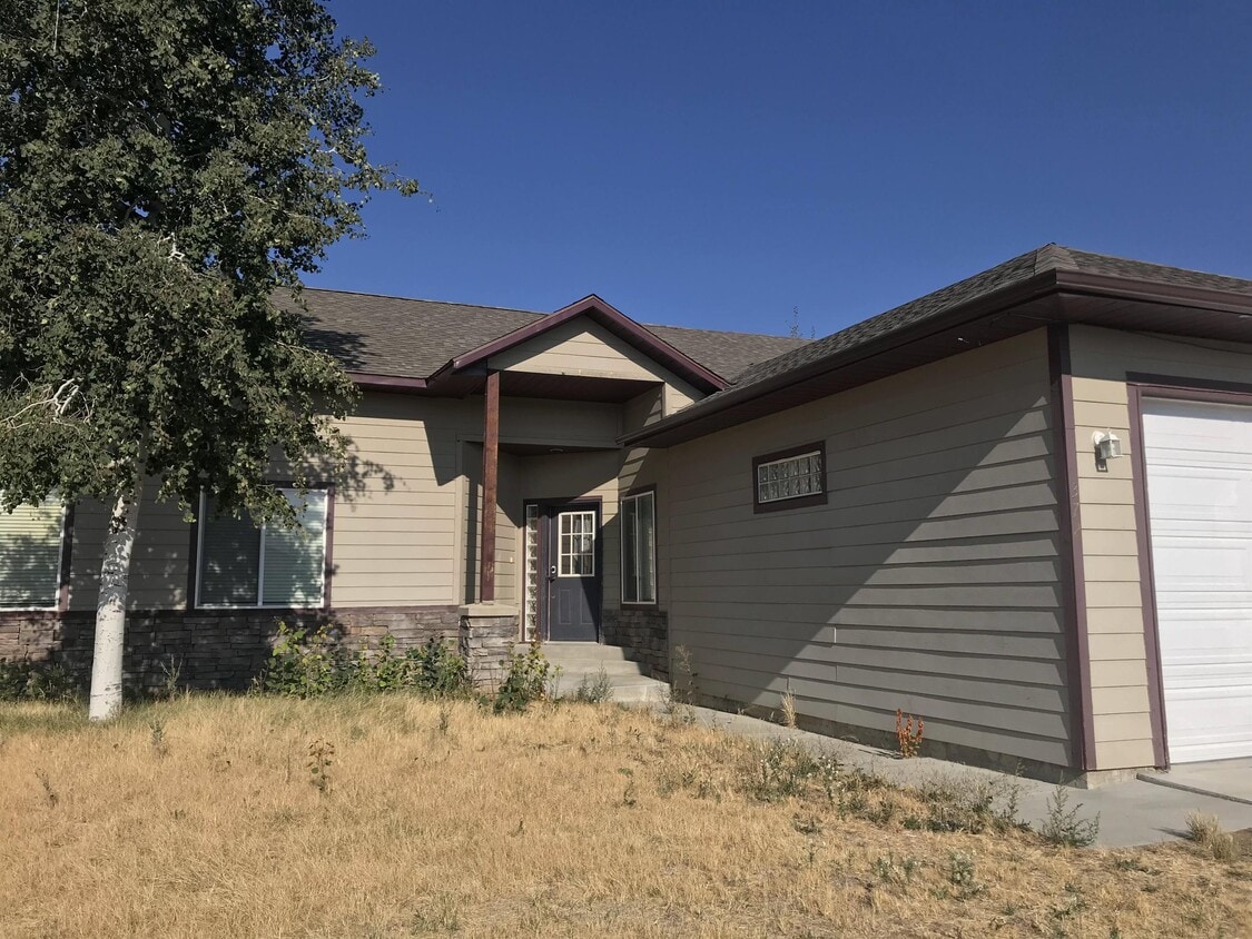 372 Cole Ave, Pinedale, WY 82941 House Rental in Pinedale, WY