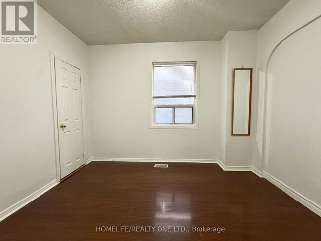 Building Photo - 428 Westmoreland Ave N