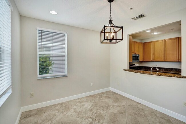 Building Photo - 1252 Piazza Antinori