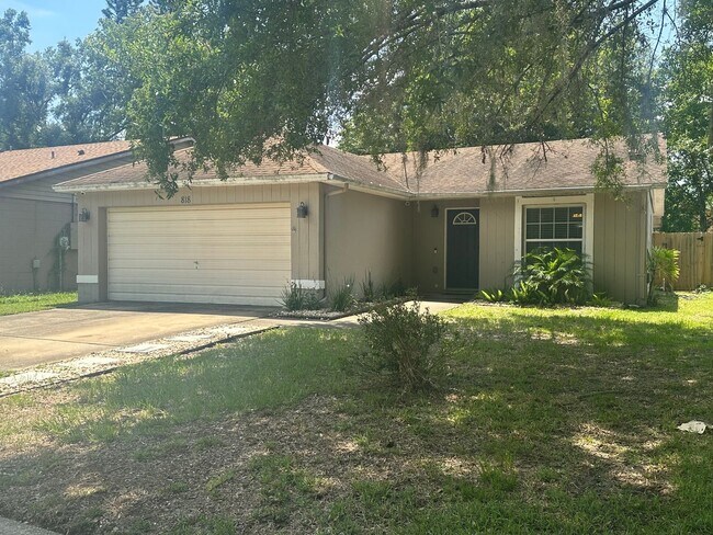 Building Photo - Modern upgrades + outdoor charm 3Bdrm 2Bat...