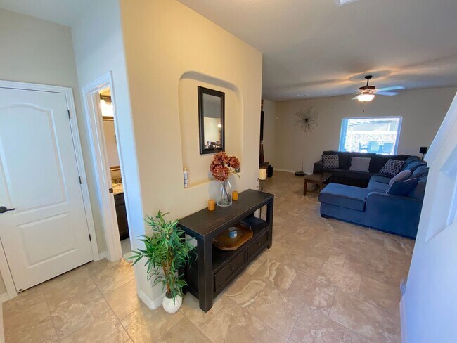 Building Photo - East El Paso 3 bed Refrig A/C w/ Gorgeous ...