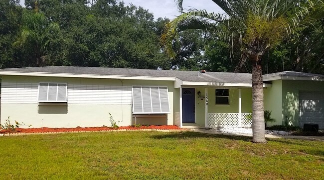 Building Photo - 1560 Robinson Dr N