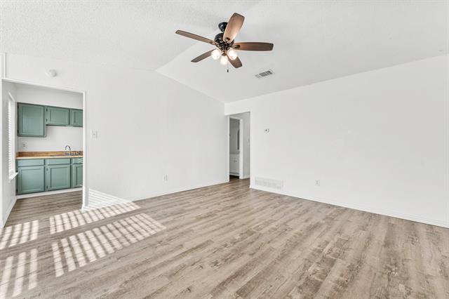 Foto del edificio - 128 Oakwood Ln