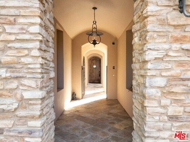 Building Photo - 25460 Prado De Azul