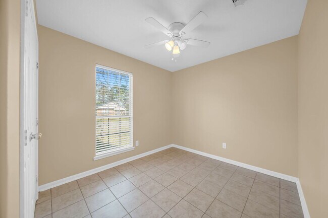 Foto del edificio - Charming single story 3-bedroom, 2-bath home nestled in a quiet, well-established neighborhood in...