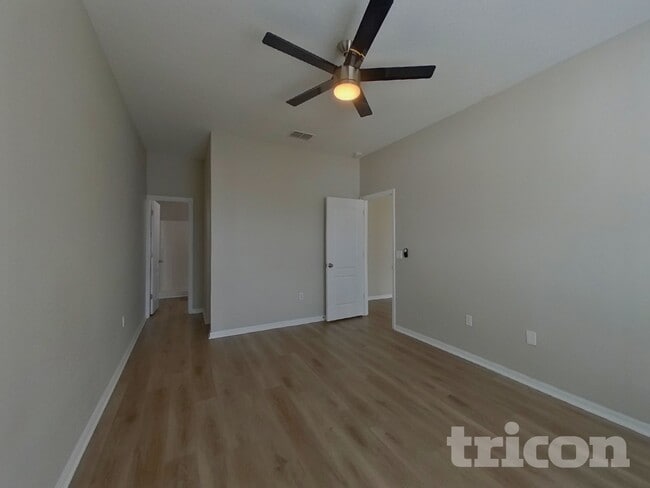 Foto del edificio - 5530 Sycamore Canyon Dr