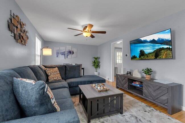 Foto del edificio - Furnished 4-Bedroom Single-Family Home in Cheektowaga