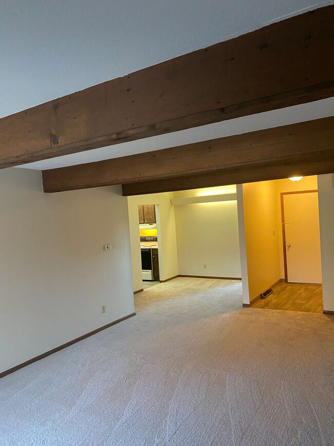 Building Photo - London Square Apartments