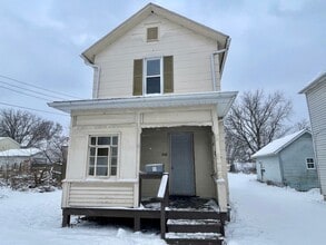 Building Photo - 808 Oak St