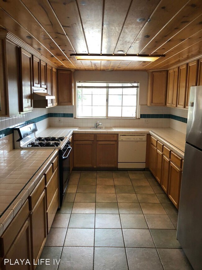 Foto del edificio - 3 br, 2.5 bath Room For Rent - 6533 El Nido