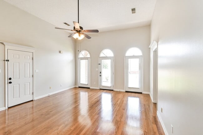 Building Photo - 10102 Fox Hunt Dr