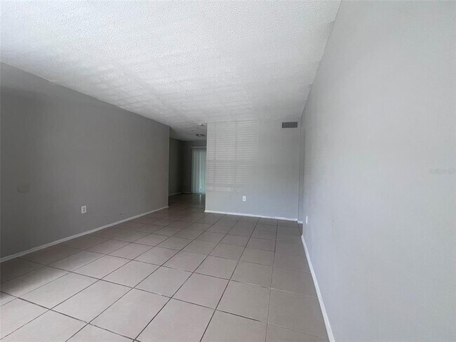 Foto del edificio - 5325 Curry Ford Rd