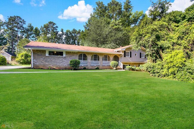 Building Photo - 3138 Beechwood Dr