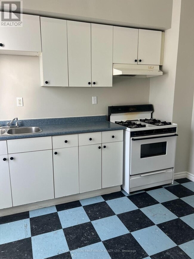 Photo du bâtiment - 730 Simcoe St S