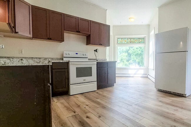 Building Photo - 415 Avenue E