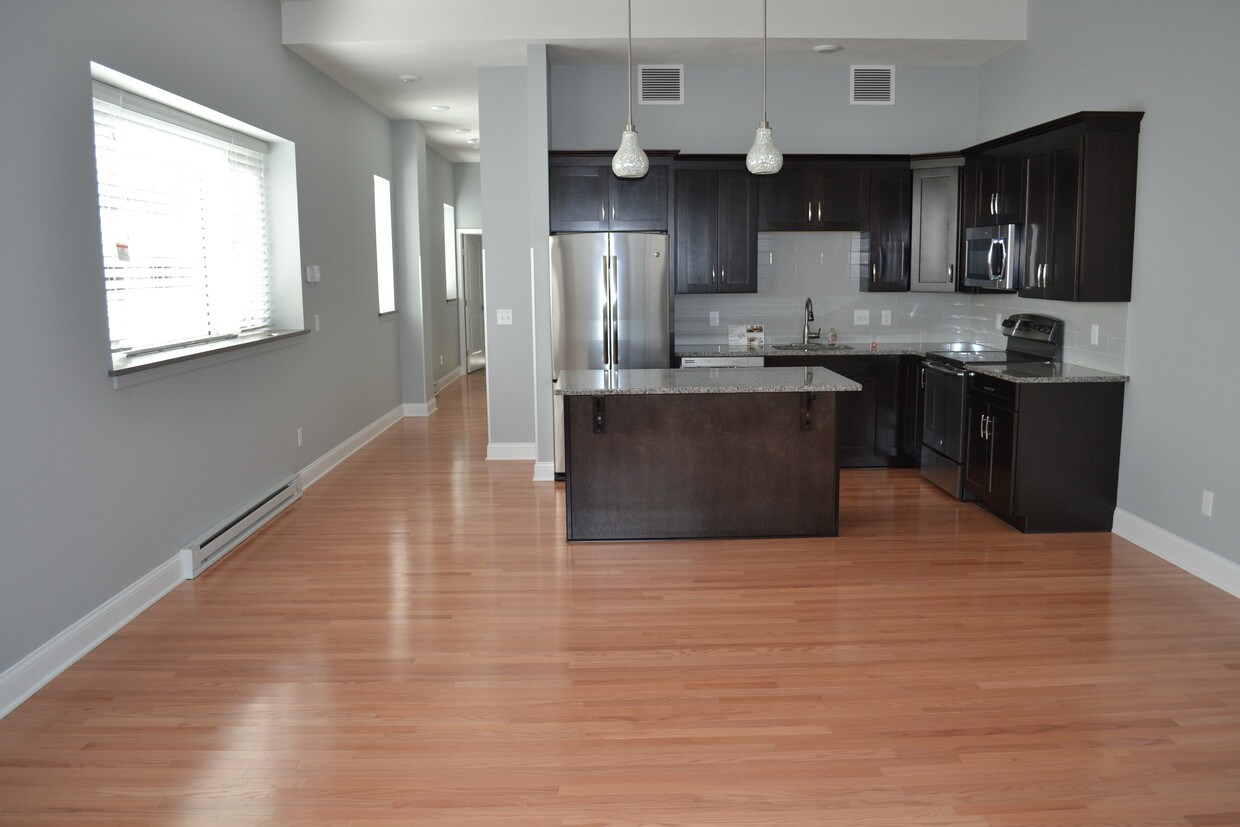 Primary Photo - 709 E Genesee St