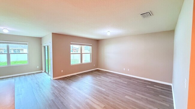 Building Photo - Beautiful, 3 Bedroom Home!!